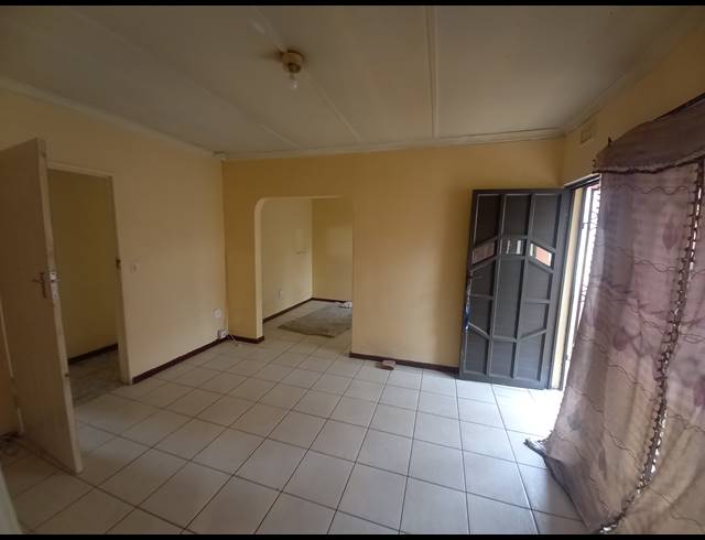 3 BEDROOM HOUSE TO LET IN NGWELEZANA